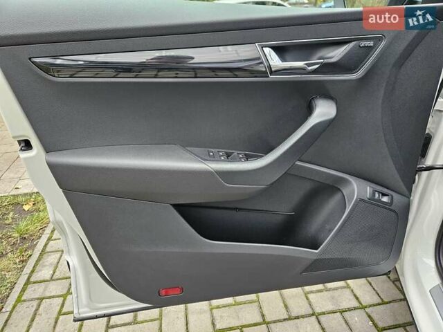 Білий Шкода Karoq, об'ємом двигуна 1.97 л та пробігом 85 тис. км за 27890 $, фото 15 на Automoto.ua