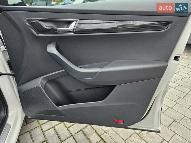 Білий Шкода Karoq, об'ємом двигуна 1.97 л та пробігом 85 тис. км за 27890 $, фото 32 на Automoto.ua