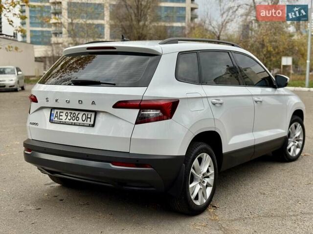 Білий Шкода Karoq, об'ємом двигуна 1.4 л та пробігом 62 тис. км за 22700 $, фото 5 на Automoto.ua