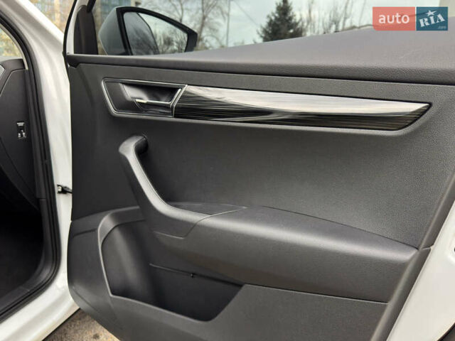 Білий Шкода Karoq, об'ємом двигуна 1.4 л та пробігом 62 тис. км за 22700 $, фото 29 на Automoto.ua