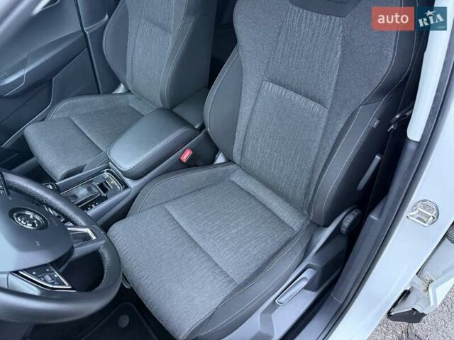 Білий Шкода Karoq, об'ємом двигуна 1.4 л та пробігом 180 тис. км за 18500 $, фото 16 на Automoto.ua