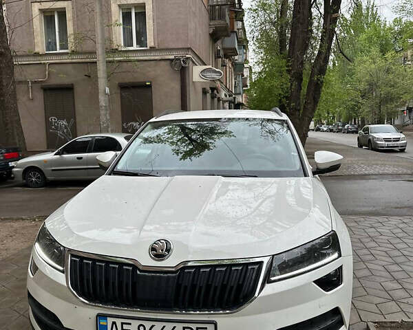 Белый Шкода Karoq, объемом двигателя 1.4 л и пробегом 107 тыс. км за 23500 $, фото 4 на Automoto.ua