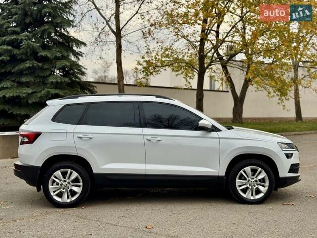 Білий Шкода Karoq, об'ємом двигуна 1.4 л та пробігом 62 тис. км за 22700 $, фото 2 на Automoto.ua