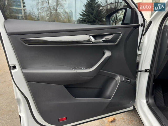 Білий Шкода Karoq, об'ємом двигуна 1.4 л та пробігом 62 тис. км за 22700 $, фото 24 на Automoto.ua