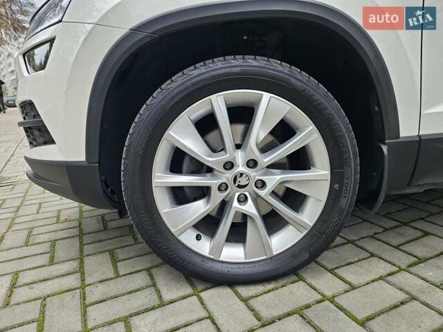 Білий Шкода Karoq, об'ємом двигуна 1.97 л та пробігом 85 тис. км за 27890 $, фото 14 на Automoto.ua