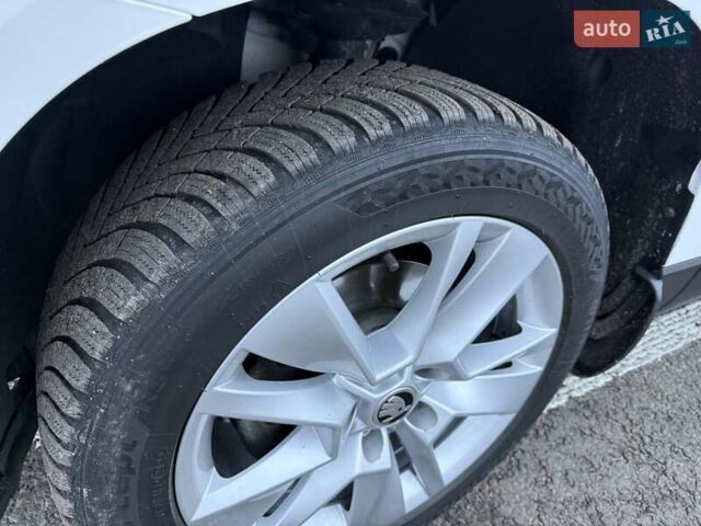 Білий Шкода Karoq, об'ємом двигуна 1.4 л та пробігом 180 тис. км за 18500 $, фото 5 на Automoto.ua