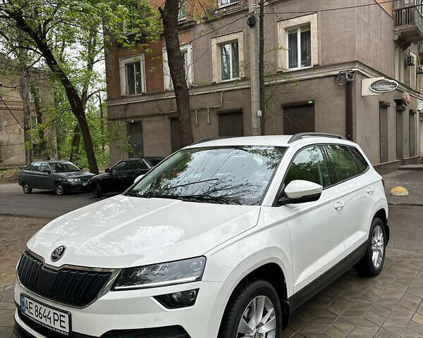 Белый Шкода Karoq, объемом двигателя 1.4 л и пробегом 107 тыс. км за 23500 $, фото 3 на Automoto.ua
