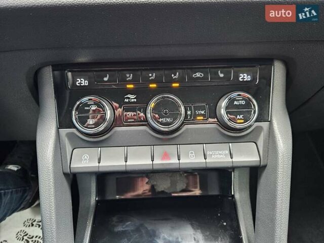 Білий Шкода Karoq, об'ємом двигуна 1.97 л та пробігом 85 тис. км за 27890 $, фото 44 на Automoto.ua