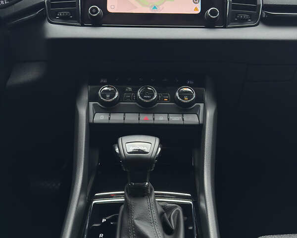 Білий Шкода Karoq, об'ємом двигуна 1.4 л та пробігом 62 тис. км за 22700 $, фото 32 на Automoto.ua