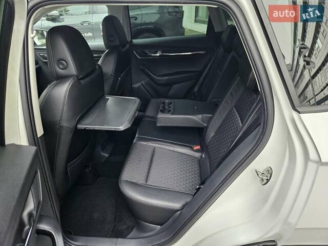 Білий Шкода Karoq, об'ємом двигуна 1.97 л та пробігом 85 тис. км за 27890 $, фото 25 на Automoto.ua