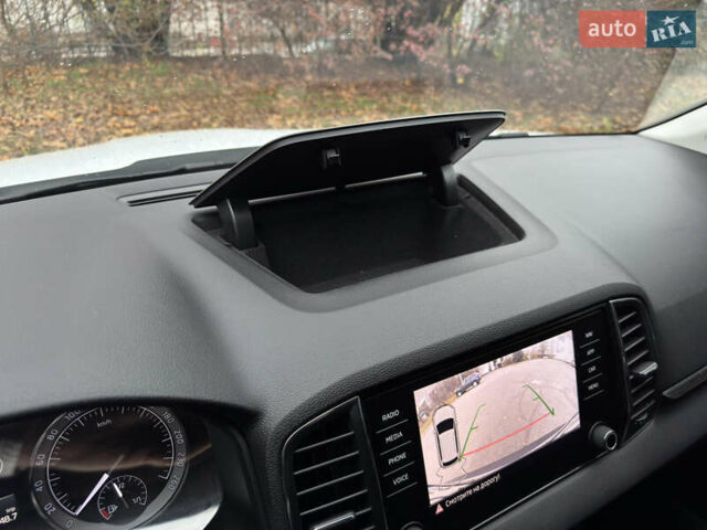 Білий Шкода Karoq, об'ємом двигуна 1.4 л та пробігом 62 тис. км за 22700 $, фото 39 на Automoto.ua