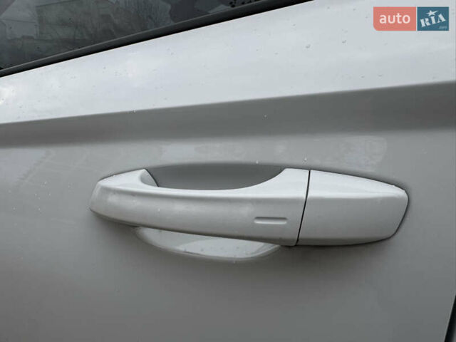 Білий Шкода Karoq, об'ємом двигуна 1.4 л та пробігом 62 тис. км за 22700 $, фото 17 на Automoto.ua