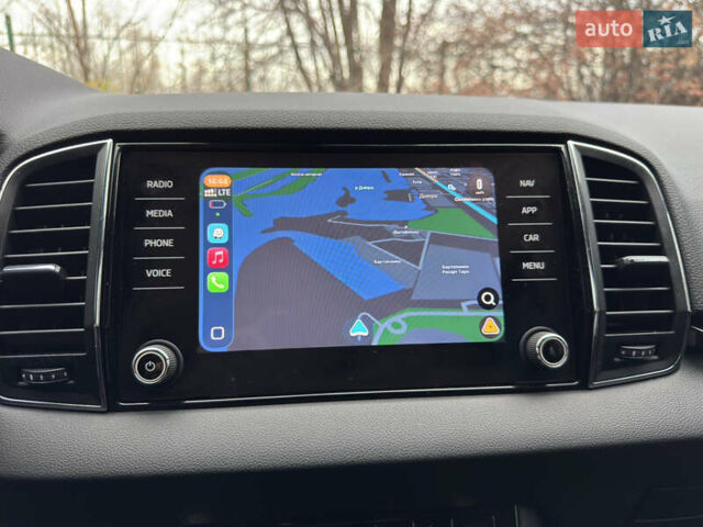 Білий Шкода Karoq, об'ємом двигуна 1.4 л та пробігом 62 тис. км за 22700 $, фото 47 на Automoto.ua