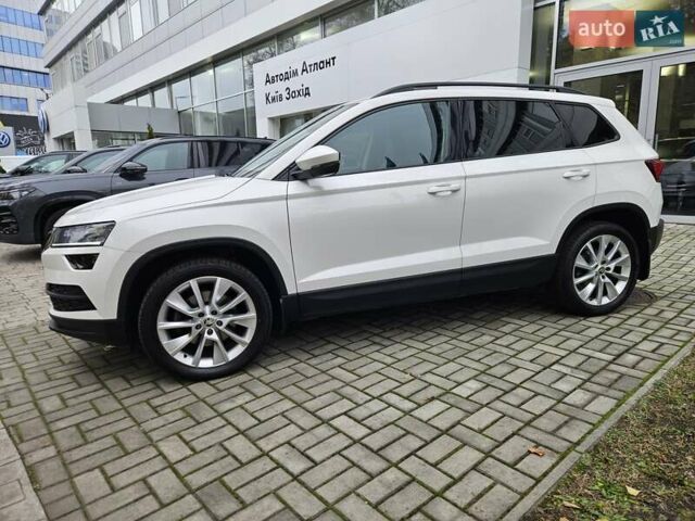 Білий Шкода Karoq, об'ємом двигуна 1.97 л та пробігом 85 тис. км за 27890 $, фото 10 на Automoto.ua