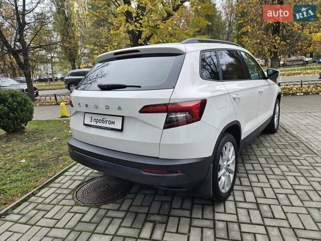 Білий Шкода Karoq, об'ємом двигуна 1.97 л та пробігом 85 тис. км за 27890 $, фото 5 на Automoto.ua