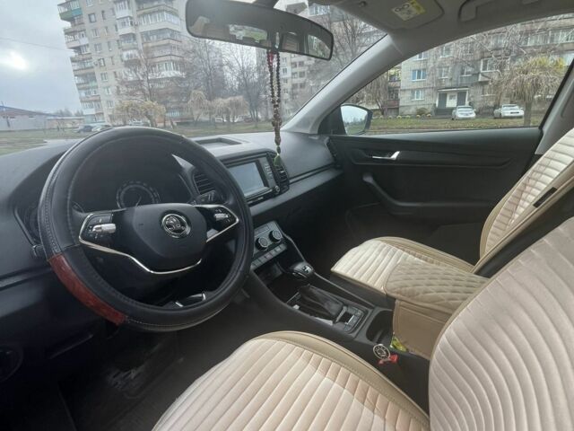 Белый Шкода Karoq, объемом двигателя 0 л и пробегом 19 тыс. км за 23500 $, фото 1 на Automoto.ua