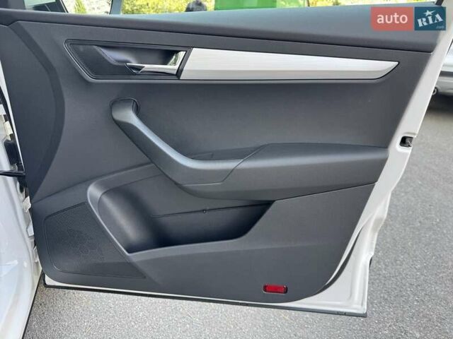 Шкода Karoq 2021 в Киеве на Automoto.ua Белый Шкода Karoq, объемом двигателя 1.97 л и пробегом 78 тыс. км за 22000 $, фото 18 на Automoto.ua