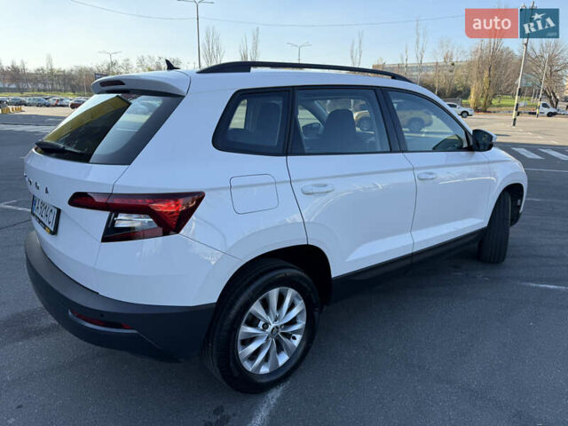 Белый Шкода Karoq, объемом двигателя 2 л и пробегом 78 тыс. км за 21999 $, фото 2 на Automoto.ua