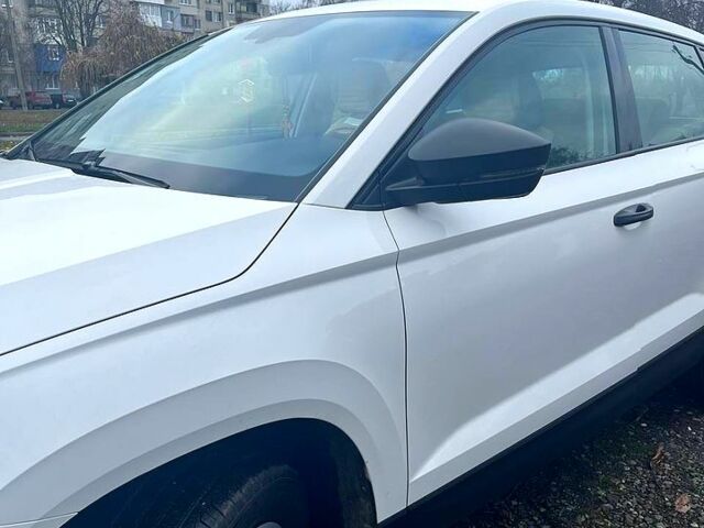 Белый Шкода Karoq, объемом двигателя 1.4 л и пробегом 19 тыс. км за 23500 $, фото 3 на Automoto.ua