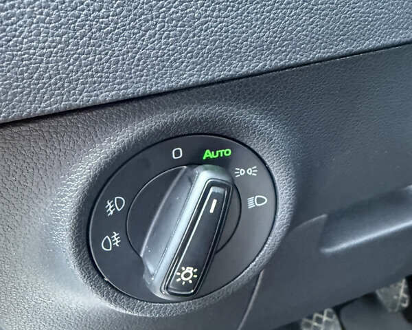 Белый Шкода Karoq, объемом двигателя 2 л и пробегом 78 тыс. км за 22000 $, фото 10 на Automoto.ua