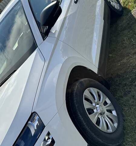 Белый Шкода Karoq, объемом двигателя 1.4 л и пробегом 33 тыс. км за 25000 $, фото 2 на Automoto.ua