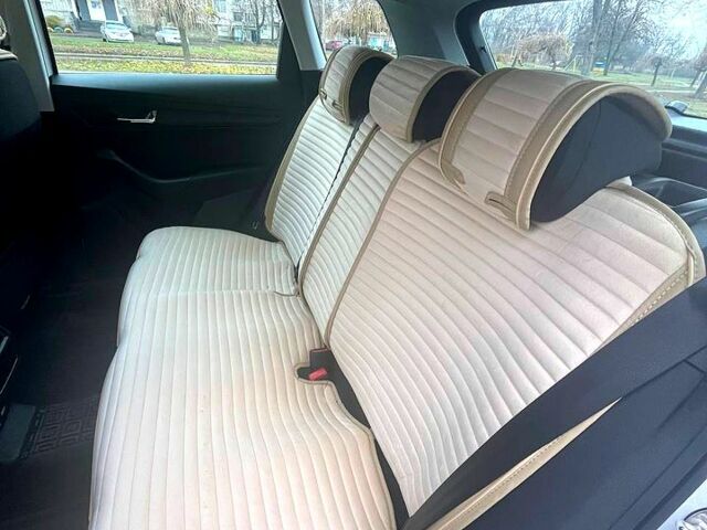 Белый Шкода Karoq, объемом двигателя 1.4 л и пробегом 19 тыс. км за 23500 $, фото 4 на Automoto.ua