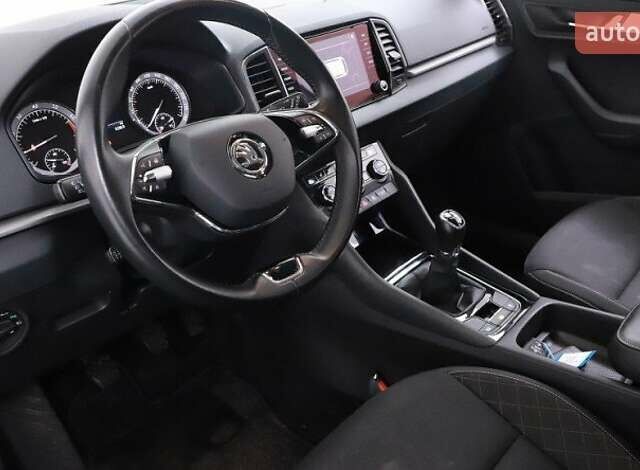 Белый Шкода Karoq, объемом двигателя 1 л и пробегом 181 тыс. км за 12260 $, фото 5 на Automoto.ua