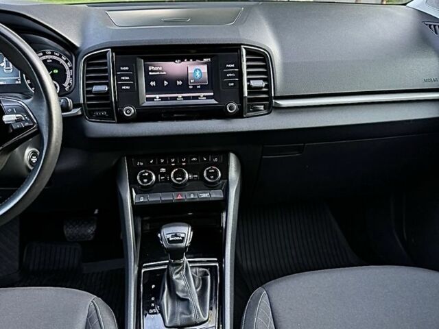 Белый Шкода Karoq, объемом двигателя 1.4 л и пробегом 107 тыс. км за 20500 $, фото 4 на Automoto.ua