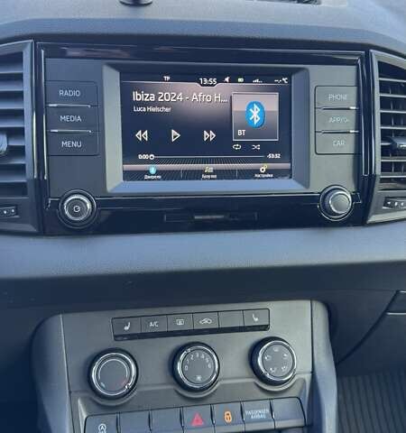 Белый Шкода Karoq, объемом двигателя 1.4 л и пробегом 33 тыс. км за 25000 $, фото 6 на Automoto.ua