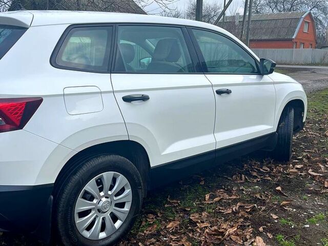 Белый Шкода Karoq, объемом двигателя 1.4 л и пробегом 19 тыс. км за 23500 $, фото 2 на Automoto.ua