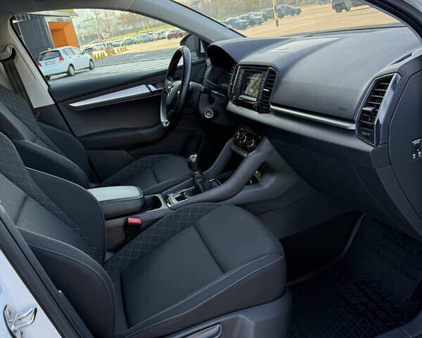 Белый Шкода Karoq, объемом двигателя 2 л и пробегом 78 тыс. км за 22000 $, фото 22 на Automoto.ua