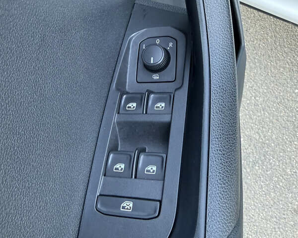 Белый Шкода Karoq, объемом двигателя 2 л и пробегом 78 тыс. км за 22000 $, фото 9 на Automoto.ua