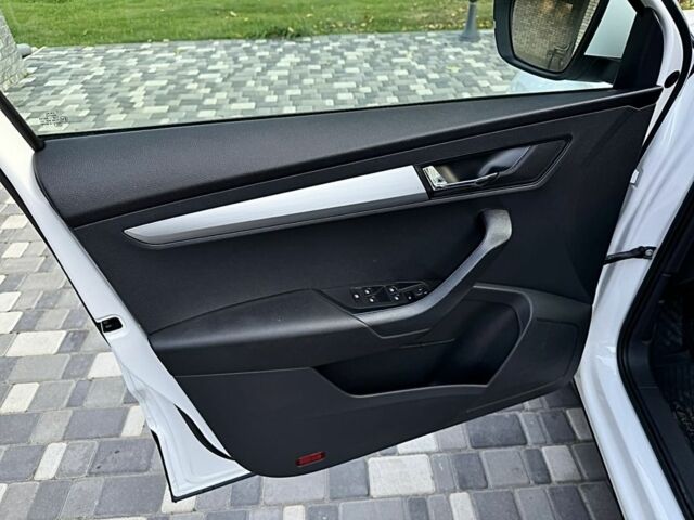 Білий Шкода Karoq, об'ємом двигуна 1.4 л та пробігом 109 тис. км за 20900 $, фото 16 на Automoto.ua