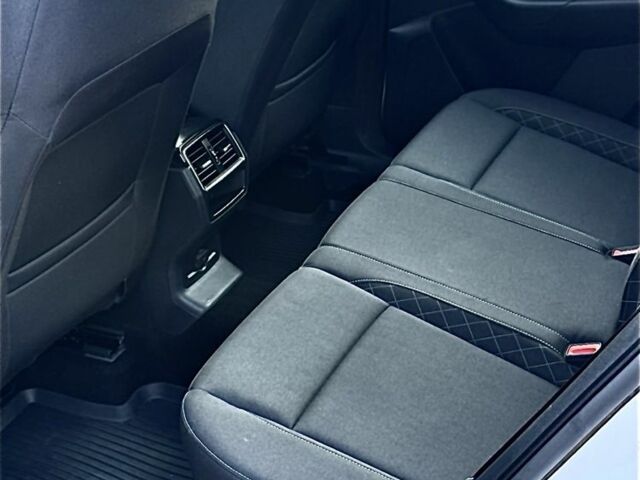 Білий Шкода Karoq, об'ємом двигуна 1.4 л та пробігом 109 тис. км за 20900 $, фото 19 на Automoto.ua