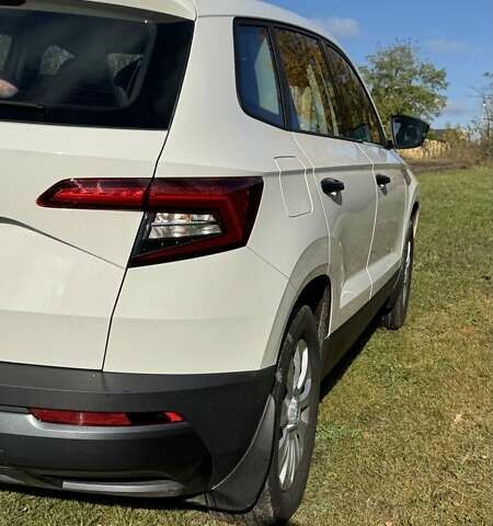 Белый Шкода Karoq, объемом двигателя 1.4 л и пробегом 33 тыс. км за 25000 $, фото 1 на Automoto.ua