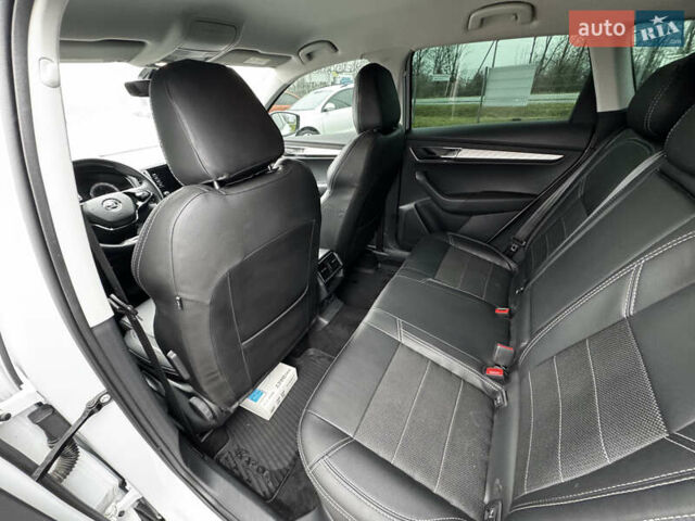 Білий Шкода Karoq, об'ємом двигуна 1.4 л та пробігом 68 тис. км за 24450 $, фото 43 на Automoto.ua