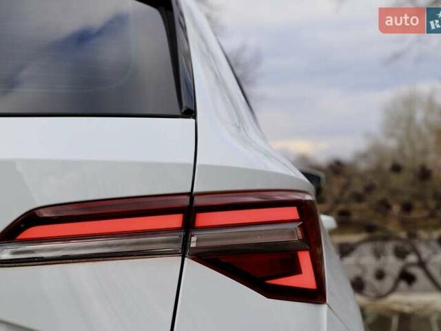Білий Шкода Karoq, об'ємом двигуна 2 л та пробігом 88 тис. км за 29800 $, фото 20 на Automoto.ua
