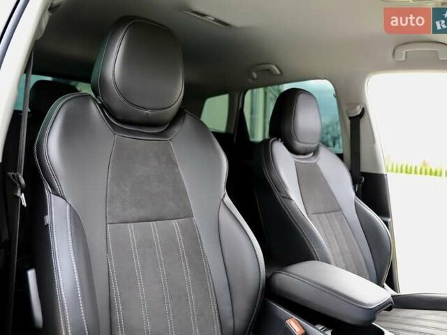 Білий Шкода Karoq, об'ємом двигуна 2 л та пробігом 88 тис. км за 29800 $, фото 93 на Automoto.ua