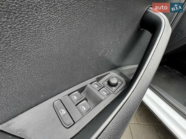 Білий Шкода Karoq, об'ємом двигуна 1.4 л та пробігом 68 тис. км за 24450 $, фото 32 на Automoto.ua