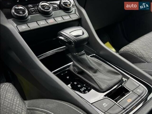 Білий Шкода Karoq, об'ємом двигуна 1.4 л та пробігом 41 тис. км за 27300 $, фото 3 на Automoto.ua