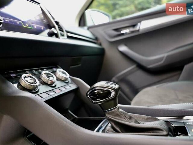 Білий Шкода Karoq, об'ємом двигуна 2 л та пробігом 88 тис. км за 29800 $, фото 73 на Automoto.ua