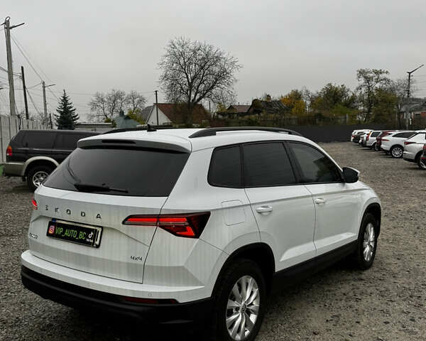 Белый Шкода Karoq, объемом двигателя 1.97 л и пробегом 147 тыс. км за 27800 $, фото 5 на Automoto.ua