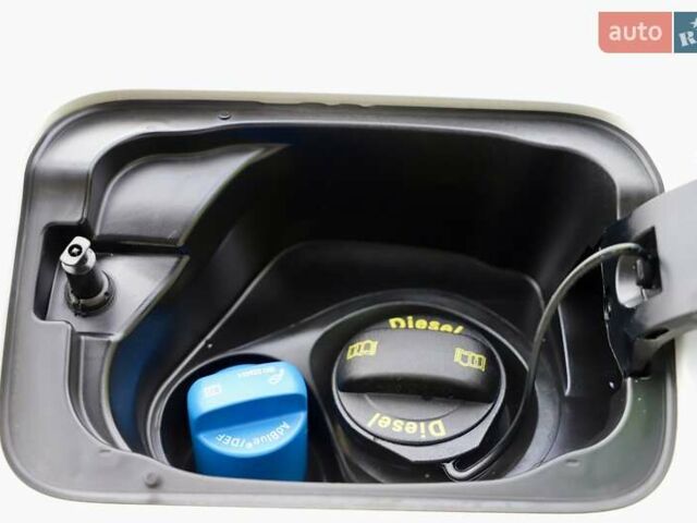 Білий Шкода Karoq, об'ємом двигуна 2 л та пробігом 88 тис. км за 29800 $, фото 62 на Automoto.ua