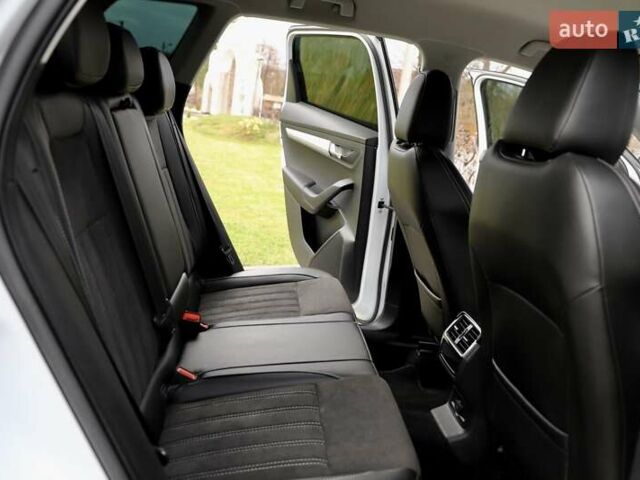 Білий Шкода Karoq, об'ємом двигуна 2 л та пробігом 88 тис. км за 29800 $, фото 100 на Automoto.ua