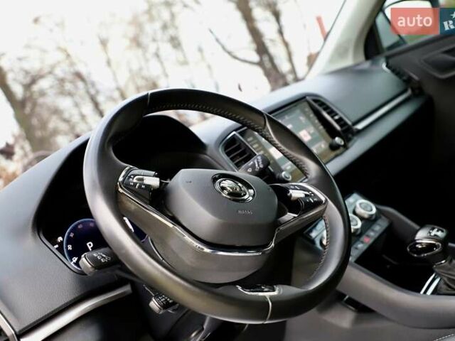 Білий Шкода Karoq, об'ємом двигуна 2 л та пробігом 88 тис. км за 29800 $, фото 79 на Automoto.ua