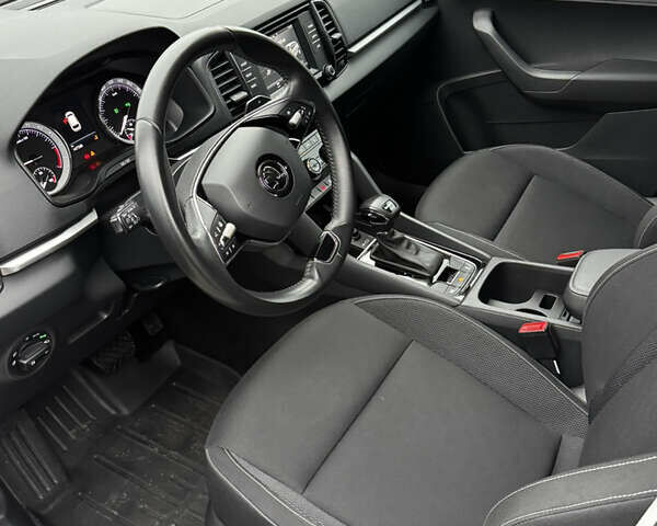 Белый Шкода Karoq, объемом двигателя 1.97 л и пробегом 147 тыс. км за 27800 $, фото 8 на Automoto.ua