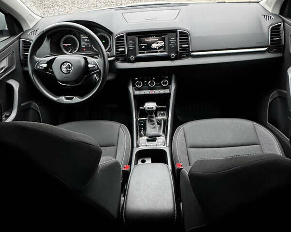 Білий Шкода Karoq, об'ємом двигуна 1.97 л та пробігом 147 тис. км за 27800 $, фото 10 на Automoto.ua