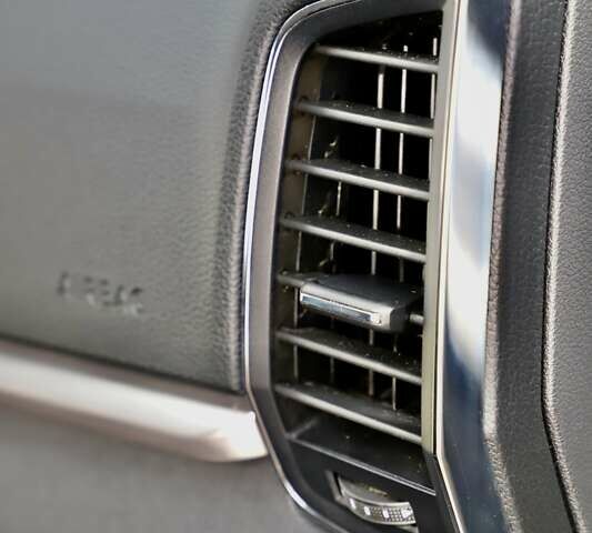 Білий Шкода Karoq, об'ємом двигуна 2 л та пробігом 88 тис. км за 29800 $, фото 92 на Automoto.ua