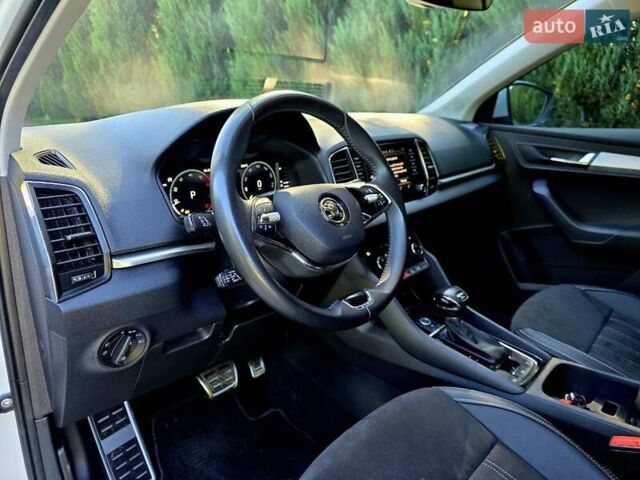 Белый Шкода Karoq, объемом двигателя 2 л и пробегом 88 тыс. км за 28900 $, фото 16 на Automoto.ua