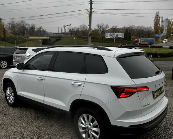 Белый Шкода Karoq, объемом двигателя 1.97 л и пробегом 147 тыс. км за 27800 $, фото 4 на Automoto.ua